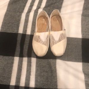 Selling White toms